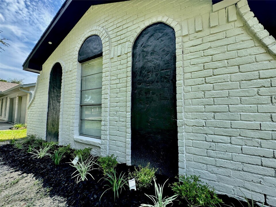 15218 Falcon Ridge Dr in Humble, TX - Building Photo