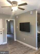 27 S Church St in West Chester, PA - Building Photo