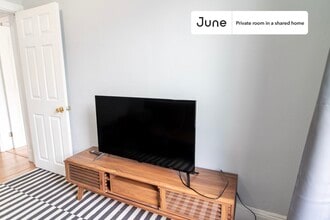 Room in Shared 3 bed/1 bath home, Unit A in Cambridge, MA - Building Photo - Building Photo