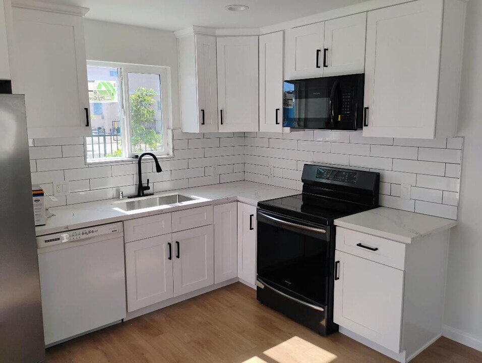 11812 Berendo Ave in Los Angeles, CA - Building Photo