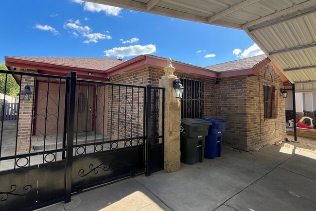 6009 Colt Dr in Laredo, TX - Building Photo - Building Photo