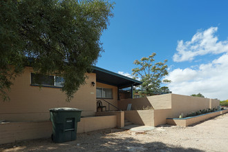 202-226 N Alvernon Way in Tucson, AZ - Building Photo - Building Photo