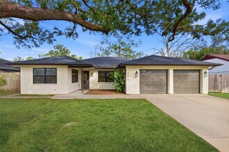 2606 Parana Dr in Houston, TX - Building Photo - Building Photo