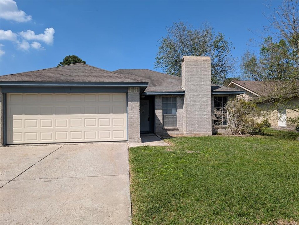 11019 Clear Fork Dr in Humble, TX - Building Photo