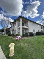 2647 W Lark Ave in Visalia, CA - Building Photo