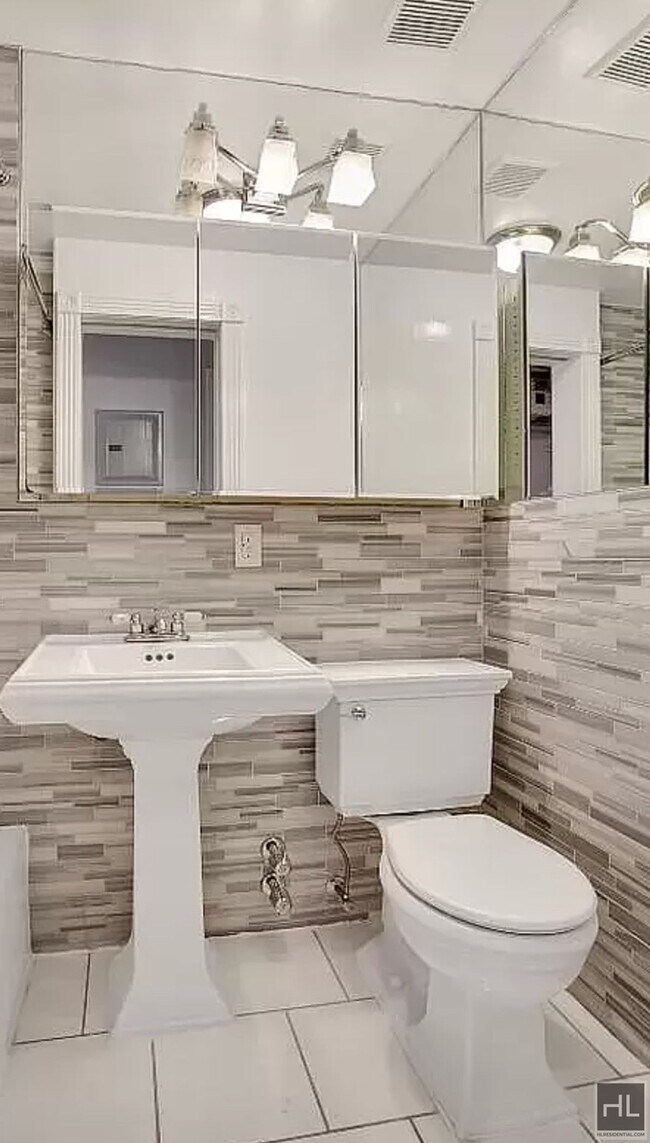 Avenue A in New York, NY - Building Photo - Building Photo