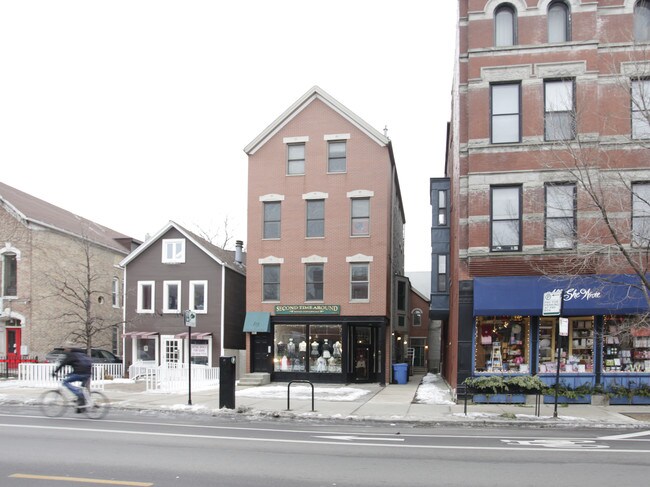 823 W Armitage Ave in Chicago, IL - Building Photo - Building Photo