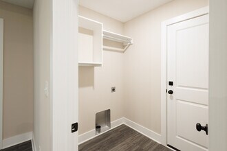 9278 E Chris St in Bel Aire, KS - Foto de edificio - Building Photo