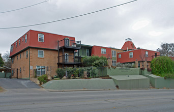 Austin Heights Condominiums in Austin, TX - Foto de edificio - Building Photo