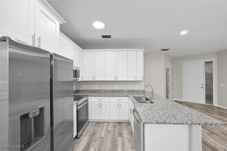 9342 Lake Abby Ln in Bonita Springs, FL - Building Photo - Building Photo
