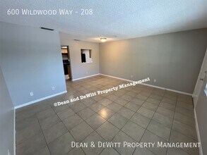 600 Wildwood Way in Clearwater, FL - Building Photo - Building Photo