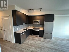 3270 Sheppard Ave E in Toronto, ON - Building Photo - Building Photo