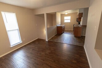 1011 W Ash St in Columbia, MO - Building Photo - Building Photo