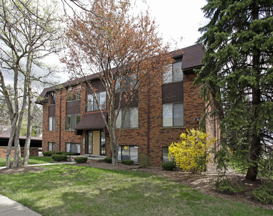 Maplecrest Apartments - Birmingham Apartme... in Birmingham, MI - Building Photo