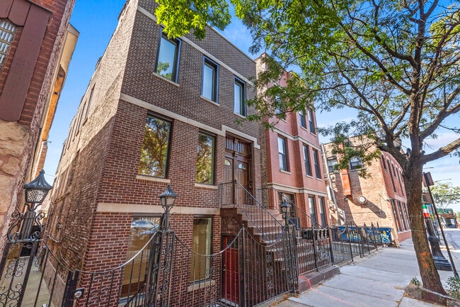 property at 1147 W Taylor St