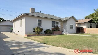 2213 Naylor St in Bakersfield, CA - Building Photo