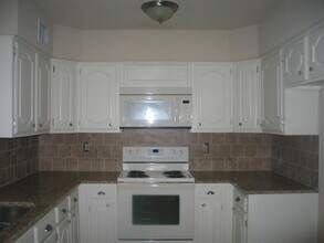 800 Elkhorn Path in Irving, TX - Building Photo - Building Photo