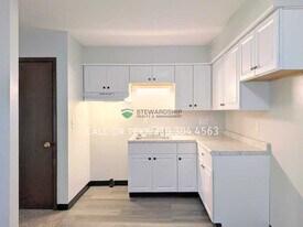 310 Engadine Ct in Sugarcreek, OH - Building Photo