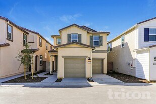 29395 Caribbean Pine Way in Winchester, CA - Building Photo