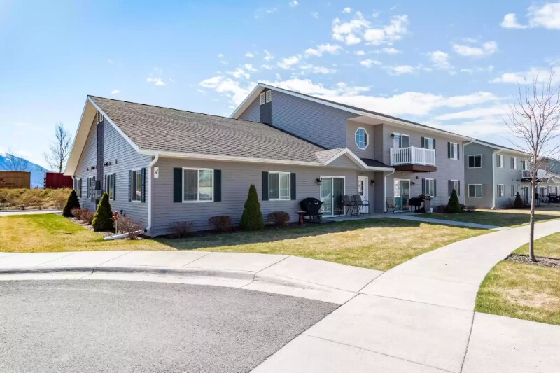 4 Diane Rd in Columbia Falls, MT - Foto de edificio