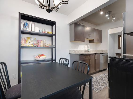 975 13th Av W in Vancouver, BC - Building Photo - Building Photo