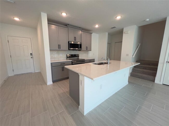 490 Thompson Vlg Ave in Apopka, FL - Building Photo - Building Photo