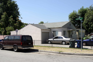 157-159 W Linden Ave in Burbank, CA - Building Photo - Building Photo