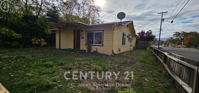 property at 471 SW I St