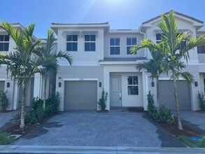 109 SW 170th Ave in Pembroke Pines, FL - Building Photo - Building Photo