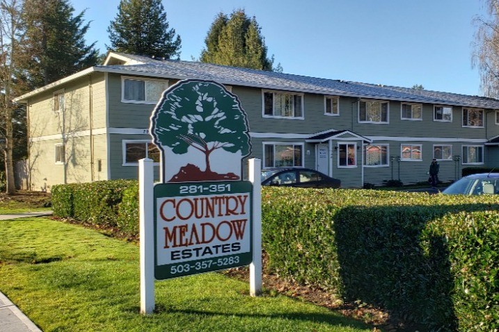 Country Meadows Estates in Cornelius, OR - Foto de edificio