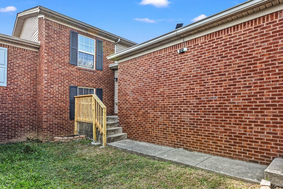 412 John Sutherland Dr in Nicholasville, KY - Building Photo