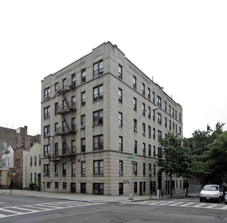 3220 Perry Ave in Bronx, NY - Building Photo