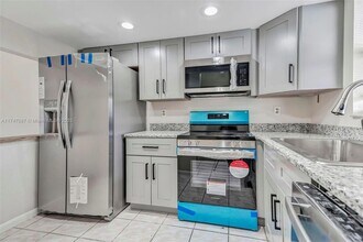 6020 Shaker Wood Cir in Tamarac, FL - Foto de edificio - Building Photo