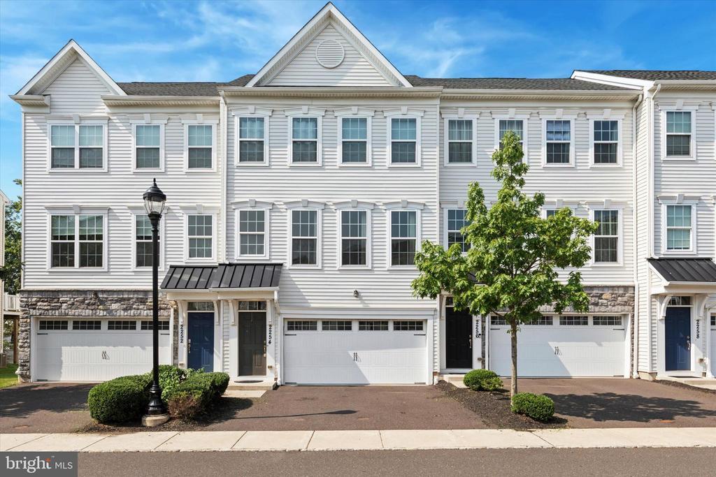 2254 Matts Way in Warrington, PA - Building Photo
