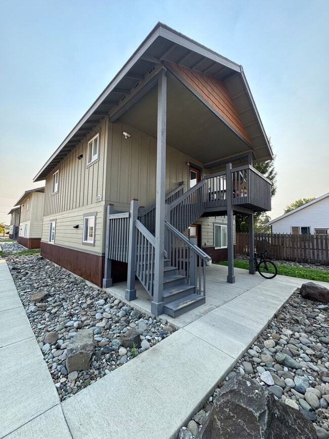 2221 Airport Rd in Ellensburg, WA - Building Photo - Building Photo