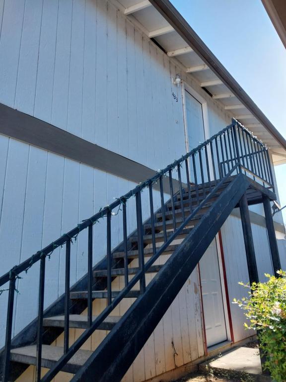 property at 433 NE Silverwood Pl
