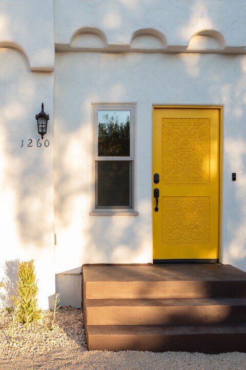 1260 S Ridgeley Dr in Los Angeles, CA - Foto de edificio