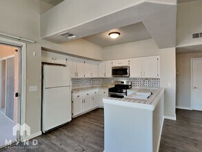 7705 Constanso Ave in Las Vegas, NV - Foto de edificio - Building Photo