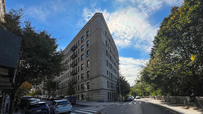 870 Riverside Dr in New York, NY - Building Photo - Building Photo