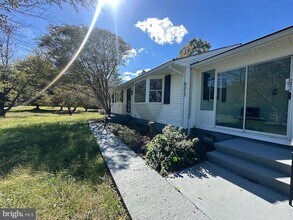 9215 Wills Rd in Bel Alton, MD - Foto de edificio - Building Photo