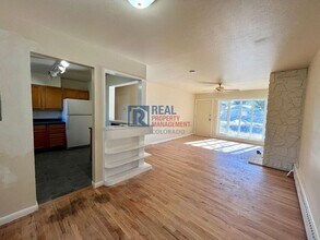 310 Elmwood Dr in Colorado Springs, CO - Foto de edificio - Building Photo