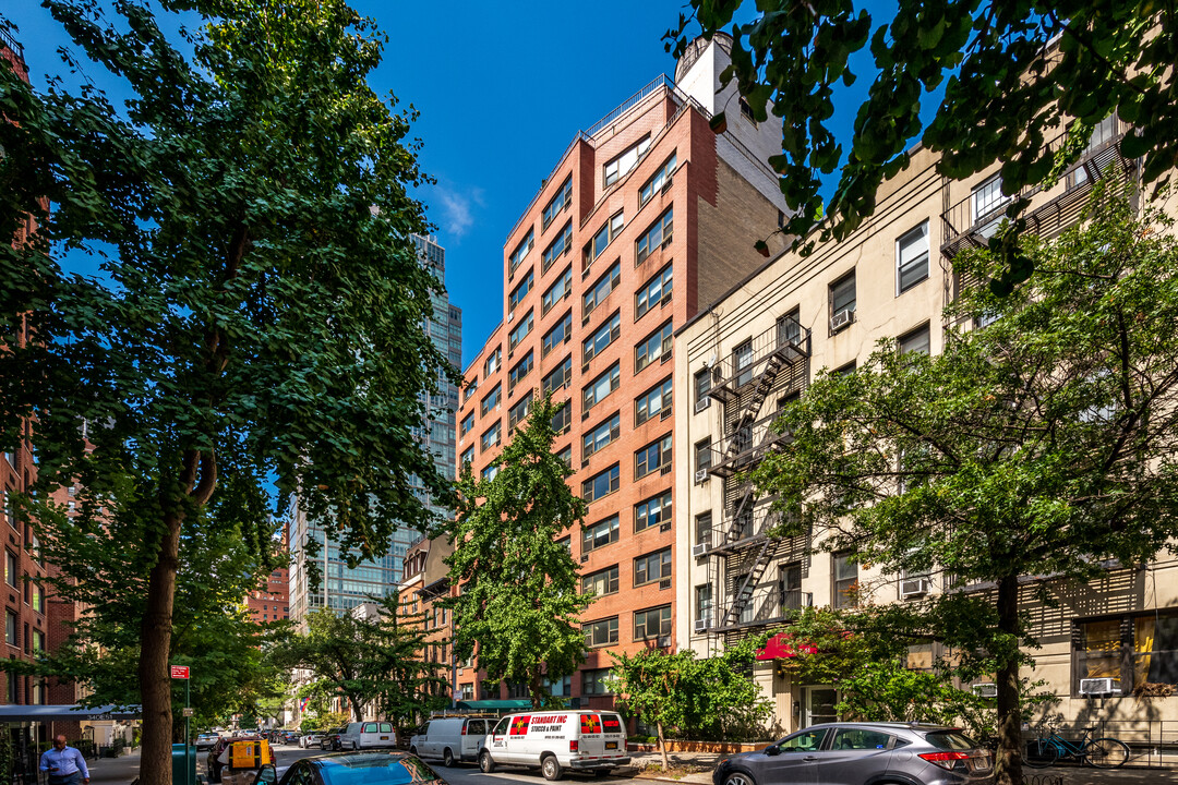 The Senate East in New York, NY - Foto de edificio