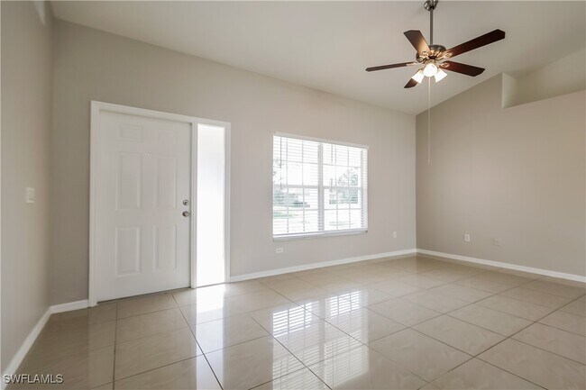 1910 Wanda Ave N in Lehigh Acres, FL - Foto de edificio - Building Photo