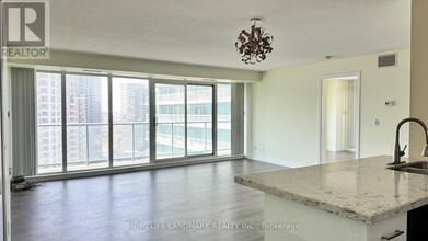 5500-5500 Yonge St in Toronto, ON - Building Photo - Building Photo