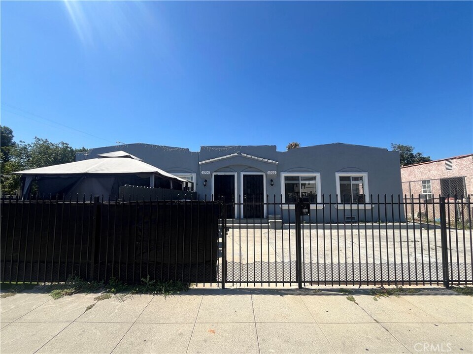 1702 W 60th St in Los Angeles, CA - Building Photo