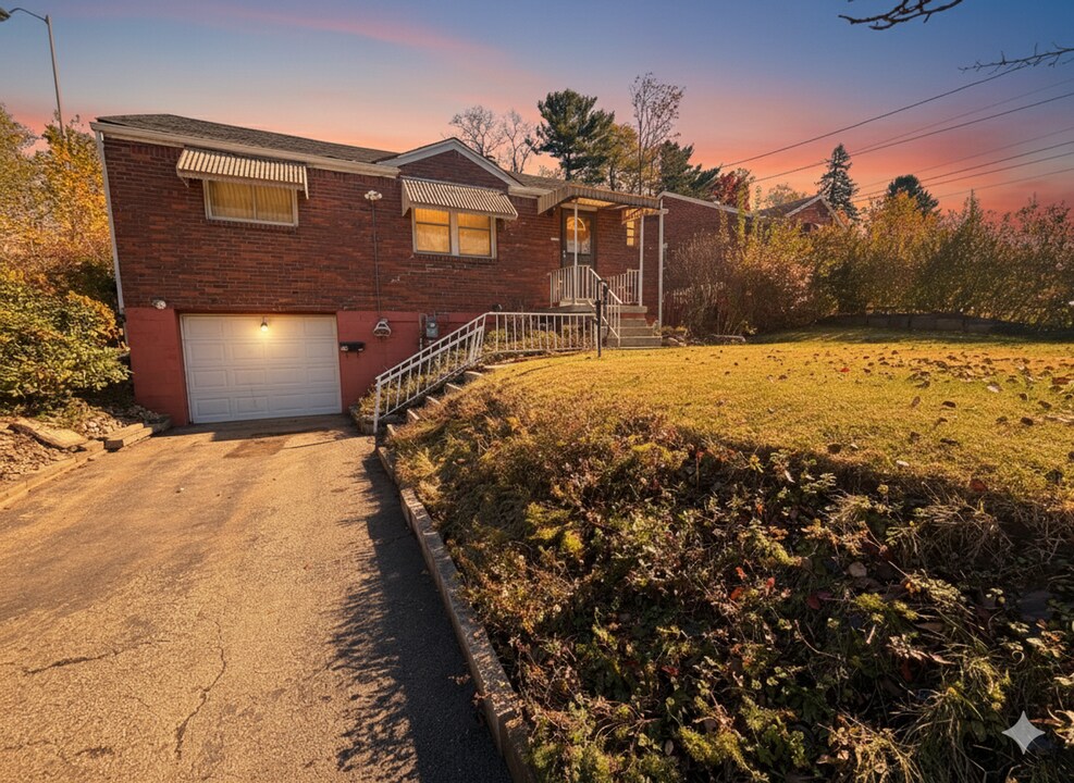 214 McMasters Ave in Monroeville, PA - Building Photo