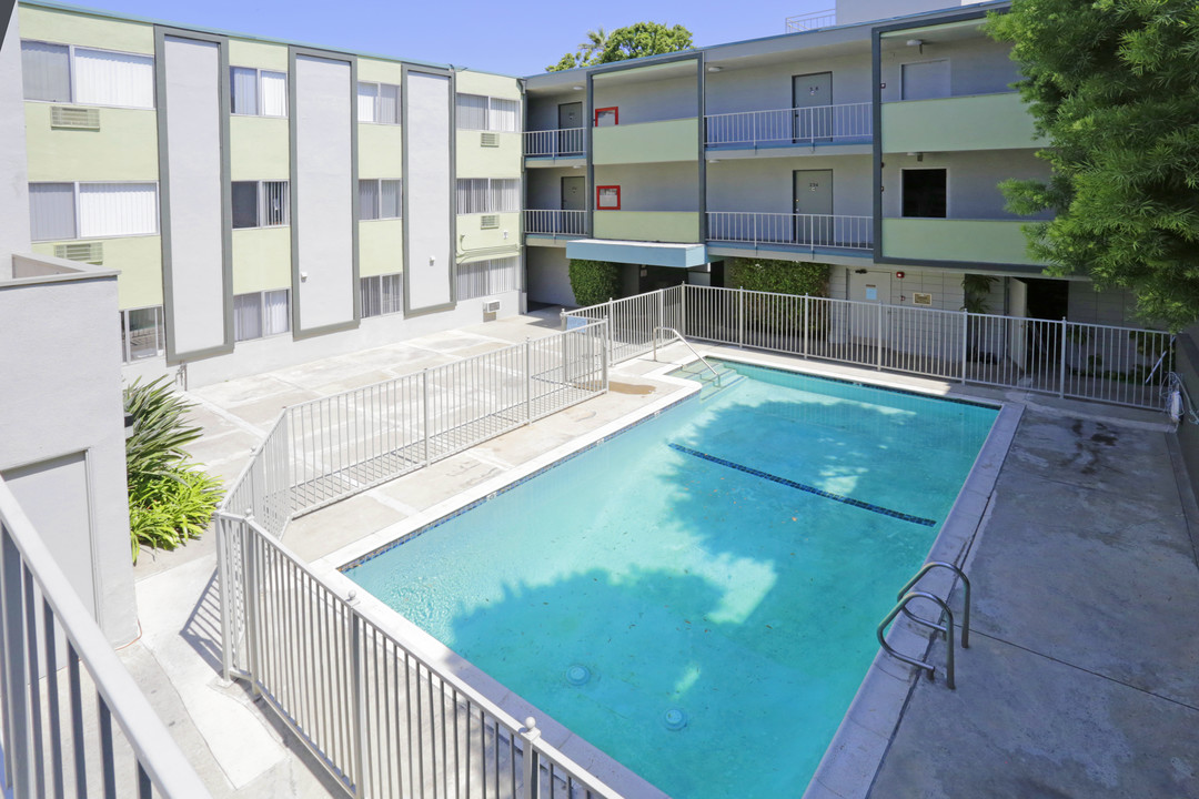 Mardi Gras Apartments in Los Angeles, CA - Building Photo