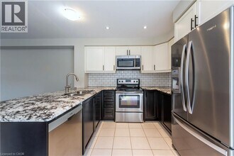 4 Mayland Trl in Hamilton, ON - Building Photo - Building Photo