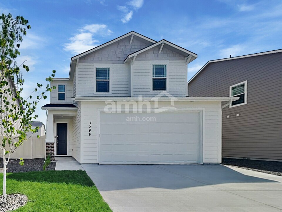1544 N Garnet Creek Ave in Star, ID - Foto de edificio