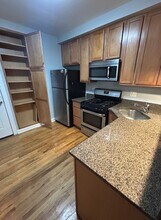 2340 W Granville Ave, Unit 1 in Chicago, IL - Foto de edificio - Building Photo